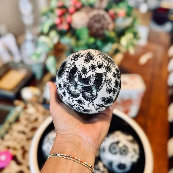 Elegant Chinoiserie Porcelain Ceramic Ball Black & White Carpet Balls Home Decor - Picture 5 of 16
